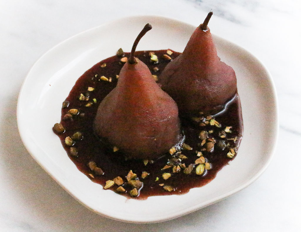 Instant Pot Poached Pears via Chef Julie Harrington, RD @ChefJulie_RD #pears #poachespears #dessert #lowcarb #fruitdessert #pistachio #redwine